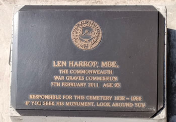 レン・ハロップ氏の墓石画像